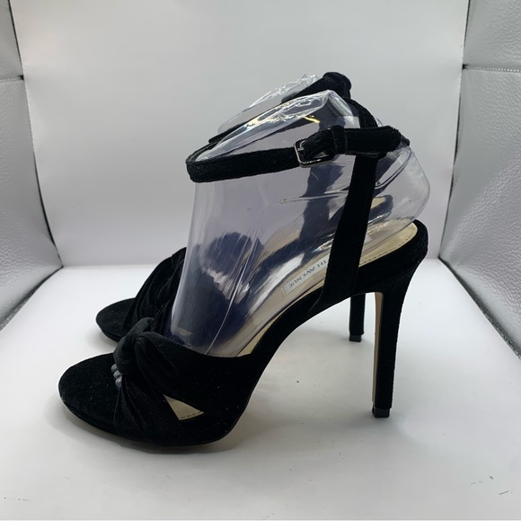 NWOB WOMANS SAKS 5TH AVENUE VELVET BLACK HEELED PUMPS SIZE 8 PL-Rochelle - Picture 2 of 9